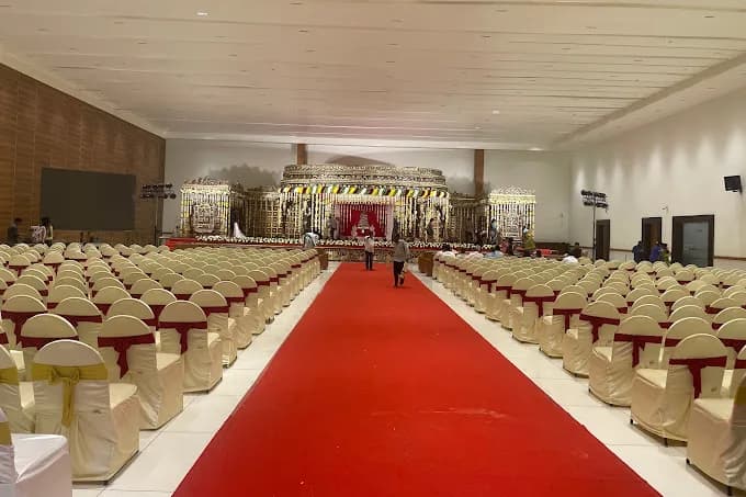 The main hall at SS Conventions laid out with banquet seating and a carpeted aisle